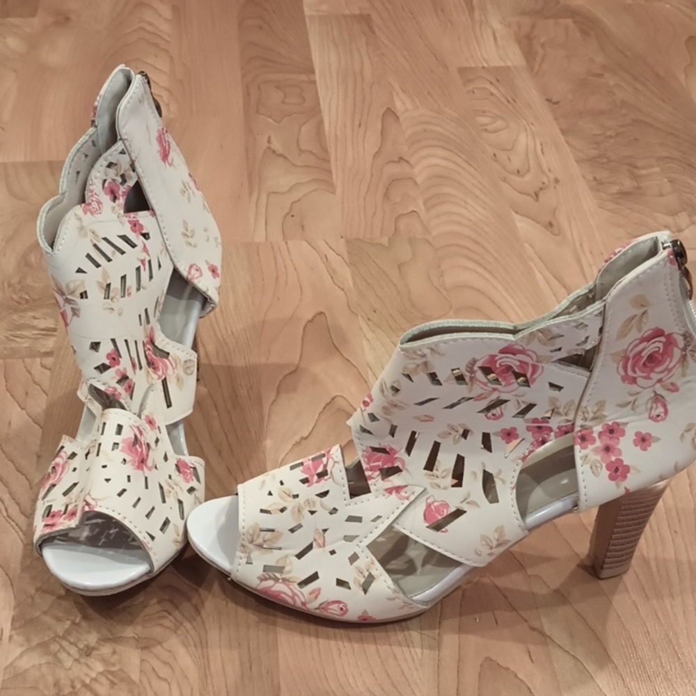 Elegant Floral Cutout Heeled Sandals